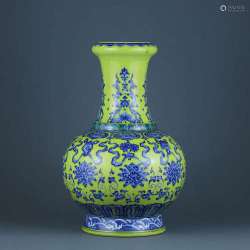A GREEN-GROUND BLUE AND WHITE WRAPPED LOTUS VASE