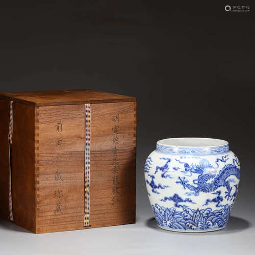 A BLUE AND WHITE DRAGON JAR