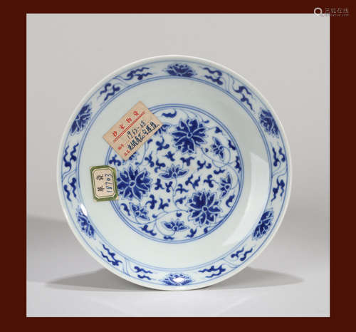 A BLUE AND WHITE INTERLOCKING LOTUS PLATE