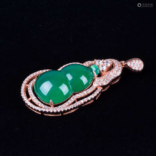 A JADEITE PENDANT OF DOUBLE-GOURD