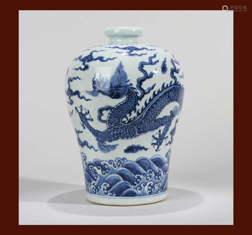 A BLUE AND WHITE CLOUD AND DRAGON PATTERN MEIPING