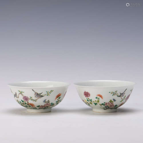 A PAIR OF WHITE PORCELAIN BOWLS