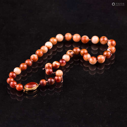 A CHINESE MOTTLED REDDISH BROWN NECKLACE, GIA Certificate