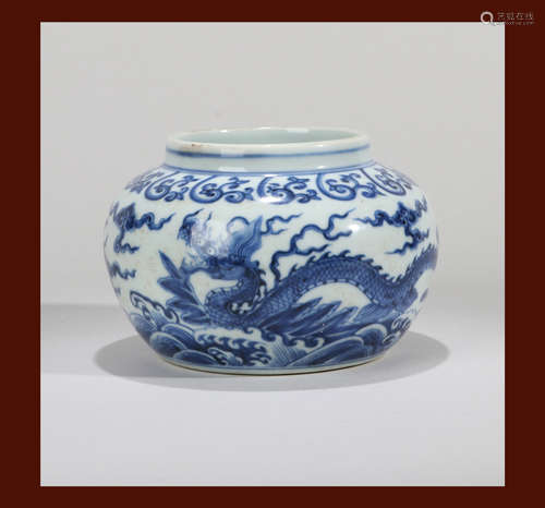 A BLUE AND WHITE KUI-DRAGON JAR