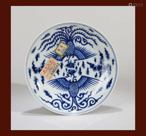 A BLUE AND WHITE PHOENIX PATTERN PLATE