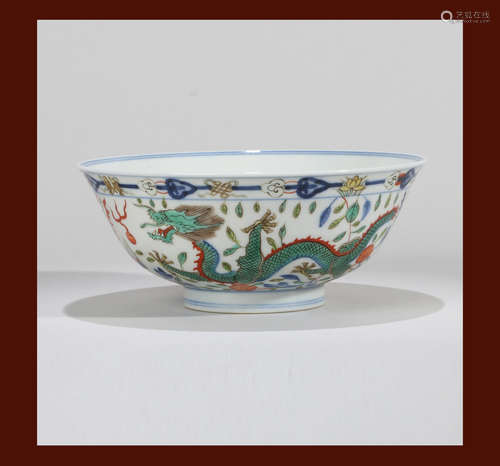 A BLUE AND WHITE WUCAI GLAZED DRAGON AND PHOENIX PATTERN BOW...