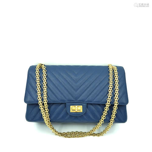 A CHANEL MEDIUM NAVY BLUE 255 CROSSBODY BAG