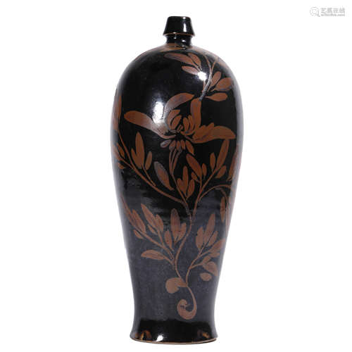 铁锈花梅瓶