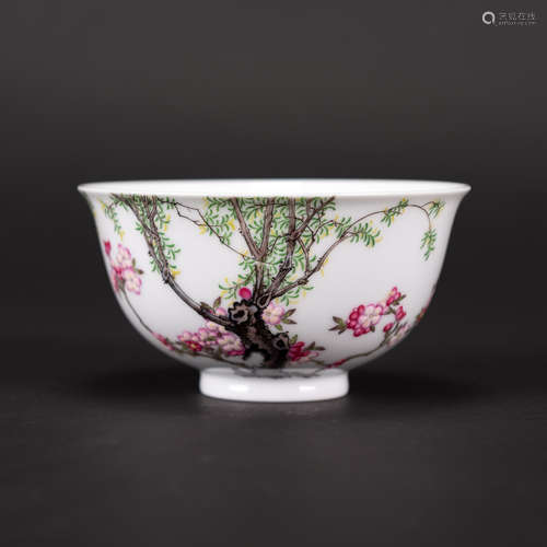 FALANGCAI 'PLUM BLOSSOM' BOWLS, QIANLONG MARK