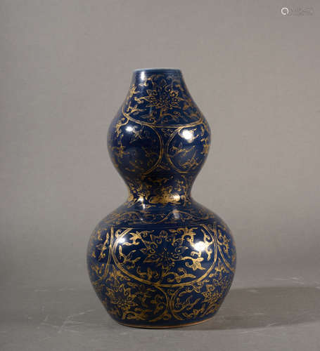 AN ALTAR BLUE GILT INTERLOCKING LOTUS DOUBLE GOURD VASE