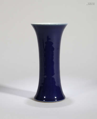 AN ALTAR BLUE GLAZED BEAKER VASE