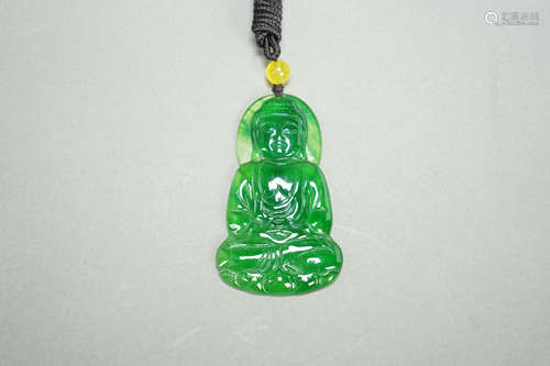 A GUANGYIN-SHAPED JADE PENDANT