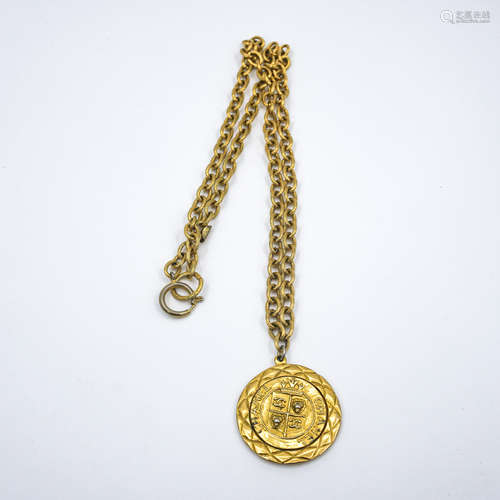 A CHANEL VINTAGE SWEATER CHAIN NECKLACE