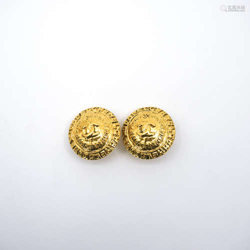 A PAIR OF VINTAGE CHANEL LOGO EARRINGS