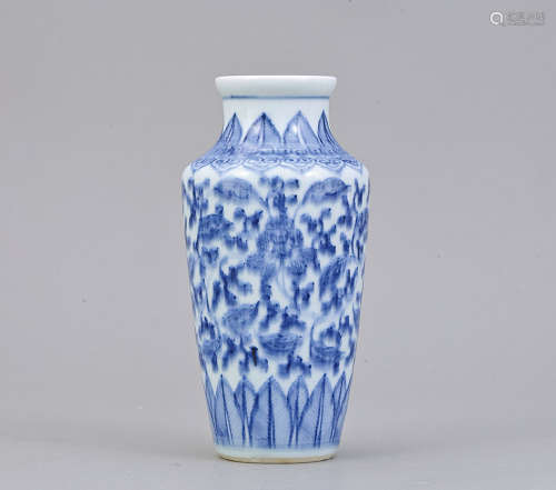 十八世紀 青花纏枝蓮紋瓶