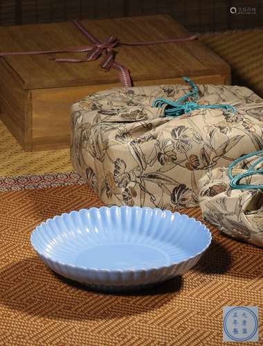 A CLAIR-DE-LUNE-GLAZED DISH,MARK AND PERIOD OF YONGZHENG
