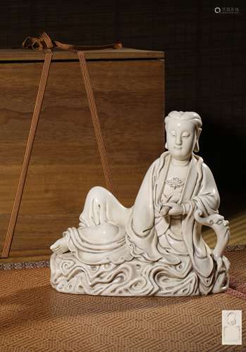 A DEHUA FIGURE OF GUANYIN,QING DYNASTY