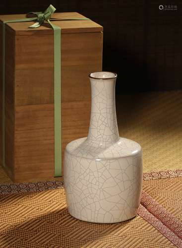 A GUAN-TYPE BELL-SHAPED VASE,SONG DYANSTY