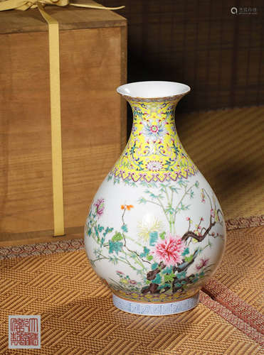 A LEMON-YELLOW-GROUND FAMILLE-ROSE‘FLOWER’PEAR-SHAPED VASE，M...