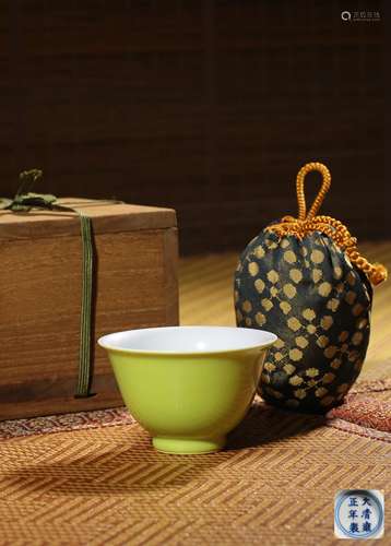 A‘APPLE-GREEN’-GLAZED CUP,MARK AND PERIOD OF YONGZHENG