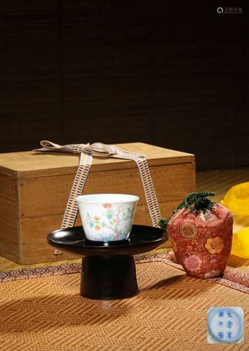 A BLUE AND WHITE DOUCAI ‘FLOWER’CUP,MARK AND PERIOD OF KANGX...