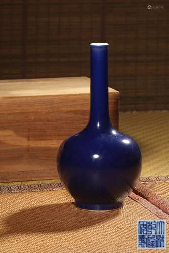 A SACRIFICIAL-BLUE-GLAZED VASE,MARK AND PERIOD OF QIANLONG