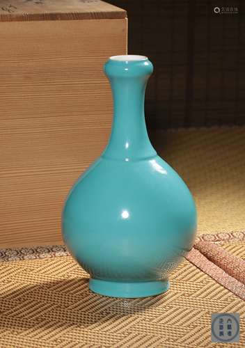 A CLAIR-DE-LUNE-GLAZED GARLIC-HEAD VASE,MARK AND PERIOD OF Y...