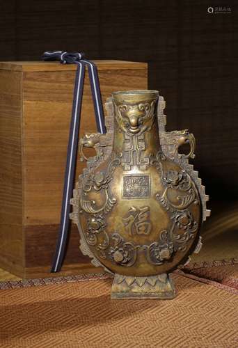 A CARVED BRONZE‘LOTUS’VASE,MARK AND PERIOD OF QIANLONG