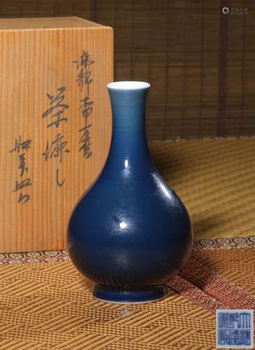 A SACRIFICIAL-BLUE-GLAZED VASE,MARK AND PERIOD OF QIANLONG