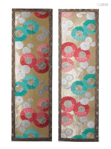 A PAIR OF EMBROIDERED ‘FLOWER' PANEL,QING DYNASTY