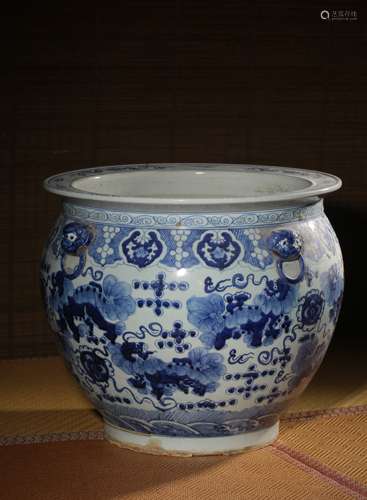 A BLUE AND WHITE‘LION’JAR,QING DYNASTY
