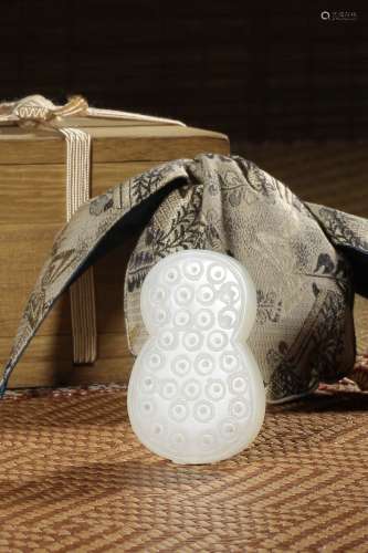 A CARVED WHITE JADE SACHET,QING DYNASTY
