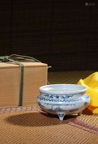 A BLUE AND WHITE CENSER,MING DYNASTY
