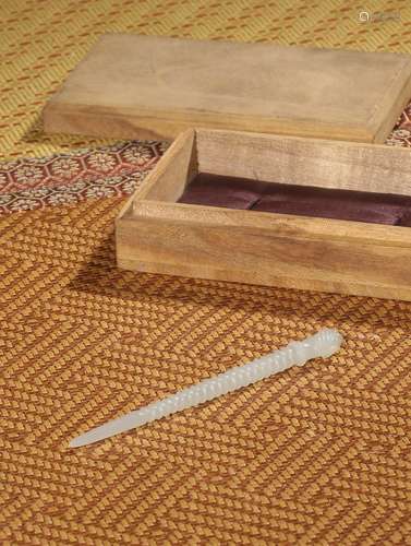 A WHITE JADE HAIRPIN,QIANLONG PERIOD