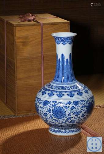 A BLUE AND WHITE BOTTLE VASE,MARK AND PERIOD OF YONGZHENG
