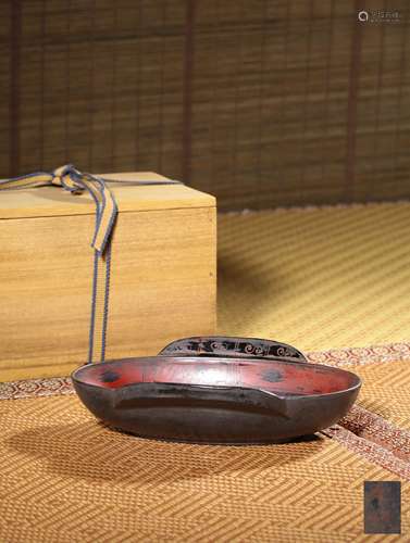 A BLACK LACQUER CUP,5TH CT.BC