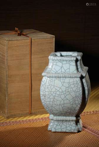 A GUANYAO JAR,SONG DYNASTY