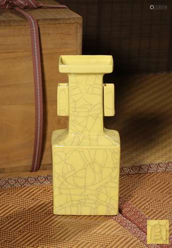 A YELLOW GE-YAO VASE,SONG DYNASTY