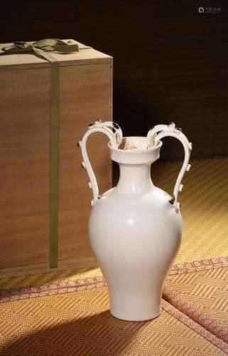 A DINGYAO VASE,SONG DYNASTY