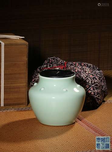 A CELADON-GLAZED DRUM-SHAPED VASE,MARK AND PERIOD OF YONGZHE...