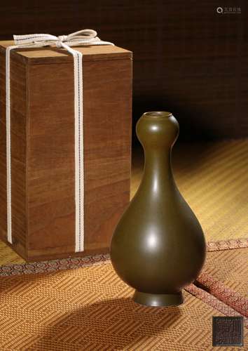 A TEADUST-GLAZED GARLIC-MOUTH VASE,MARK AND PERIOD OF QIANLO...