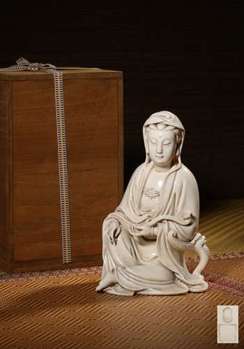 A DEHUA FIGURE OF GUANYIN,MING DYNASTY