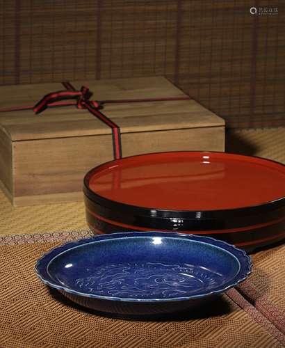 A RESERVE-DECORATED BLUE-GLAZED DISH,XUANDE PERIOD