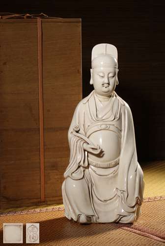A DEHUA FIGURE BY HE CHAOZONG,MING DYNASTY