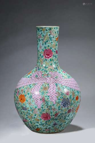 A Famille Rose Flower Vase, Tianqiuping