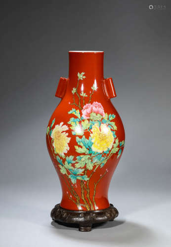 A Coral-Red Famille Rose Flower Arrow Vase