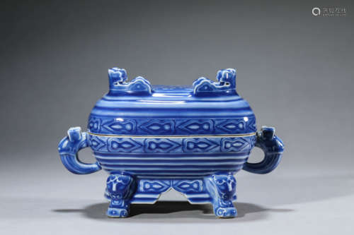 A Blue-Glazed Food Vessel And Cover, Gui