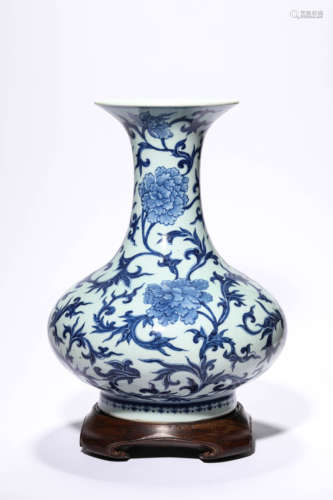 A Blue And White Wrapped Flowers Bottle Vase