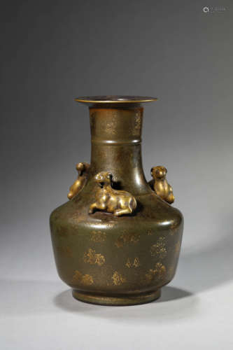 A Gilt-Decorated Tea-Dust-Glazed Vase