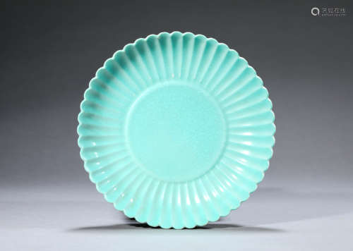 A Turquoise-Glazed Chrysanthemum Dish